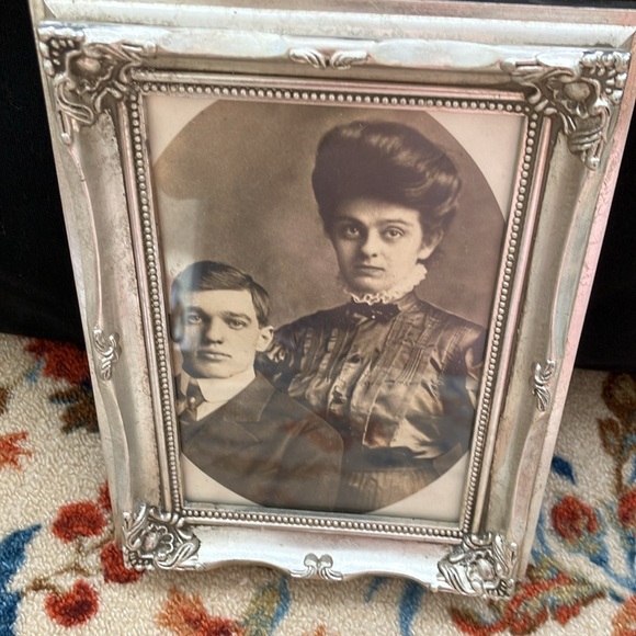 VNTG EARLY ERAS  FRAMED GIRL PHOTOS SHOWS  FASHION HAIR STYLE JEWELRY EXPRESSION - Picture 9 of 16